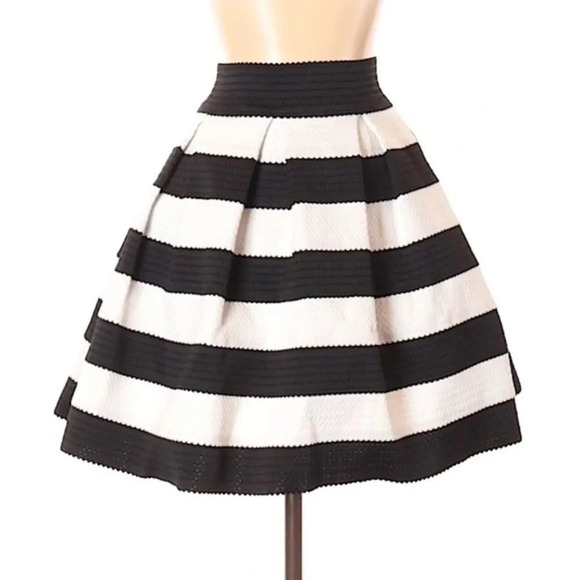 Express | Pleated Black & White Wide Stripe High Waisted Skirt Size XS - Picture 2 of 6